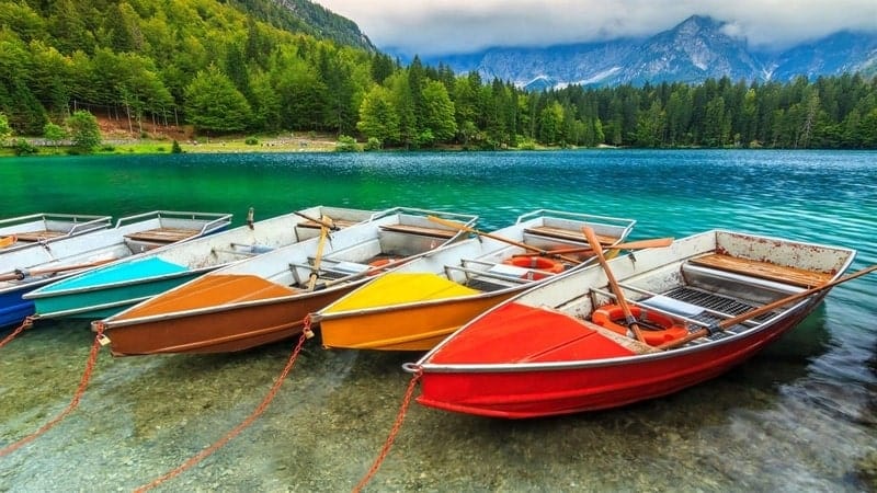 colorful_boats_premium - Windows wallpaper themes